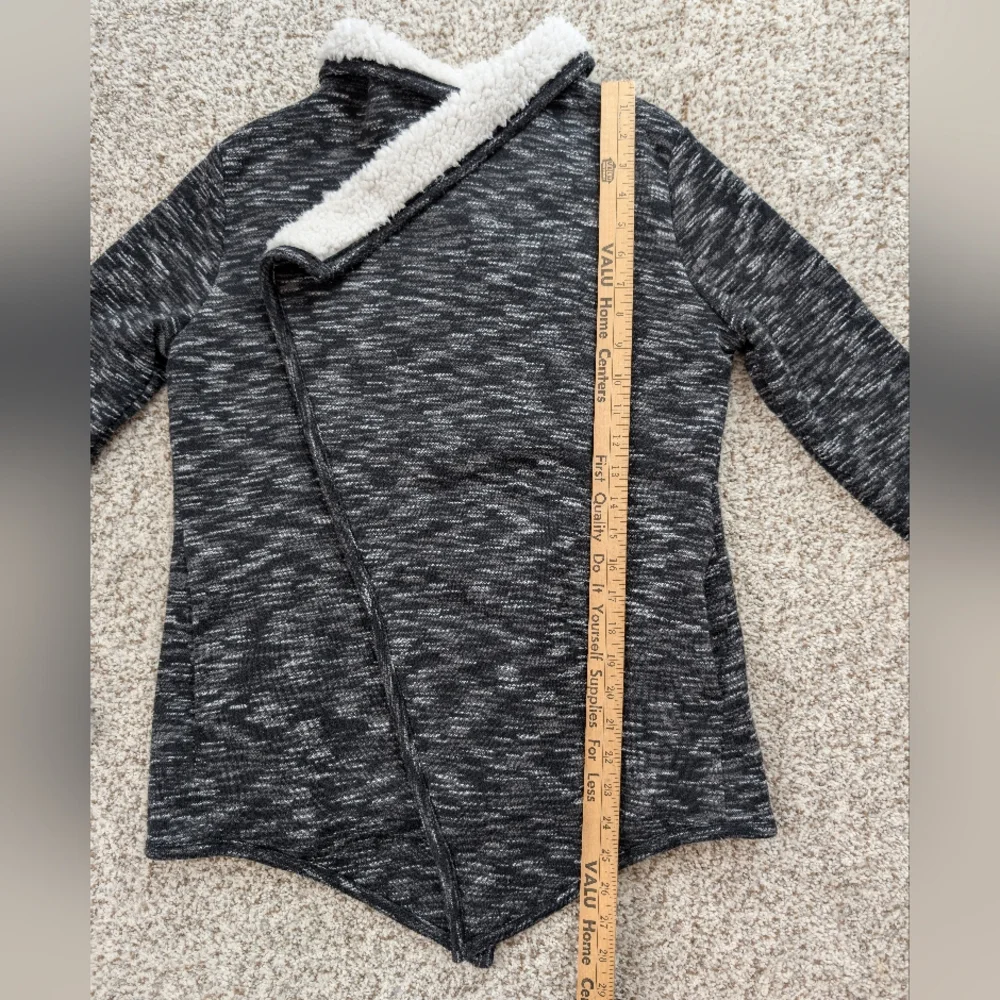 Green Tea Black and White Sherpa Cardigan Medium - Picture 9 of 11